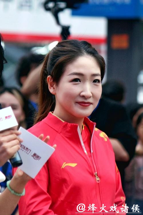 新民场外音|这是刘诗雯的春晚记忆,这也是每位球友独一份的留念 新民场外音|这是刘诗雯的春晚记忆,这也是每位球友独一份的留念